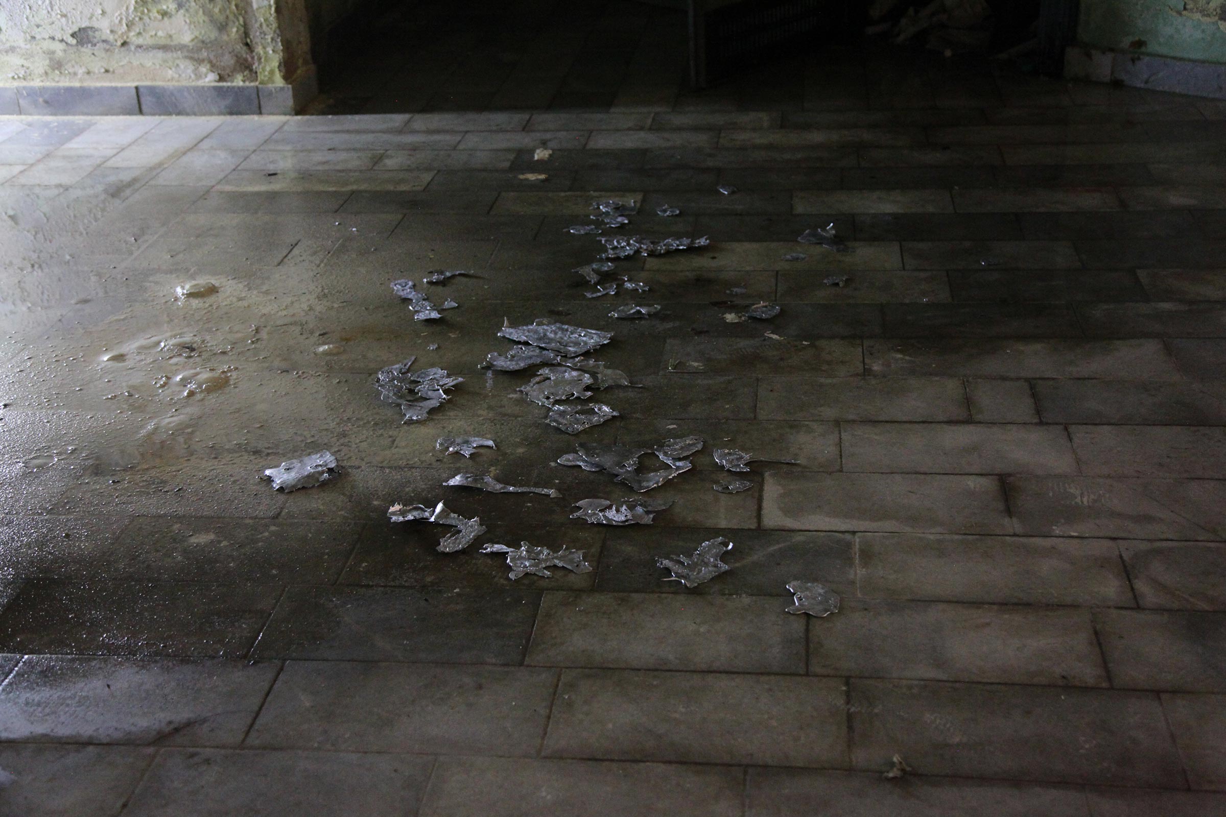 Violet Dennison, Soul on hold / were we ever alive, 2015, cast aluminum – Picture 1