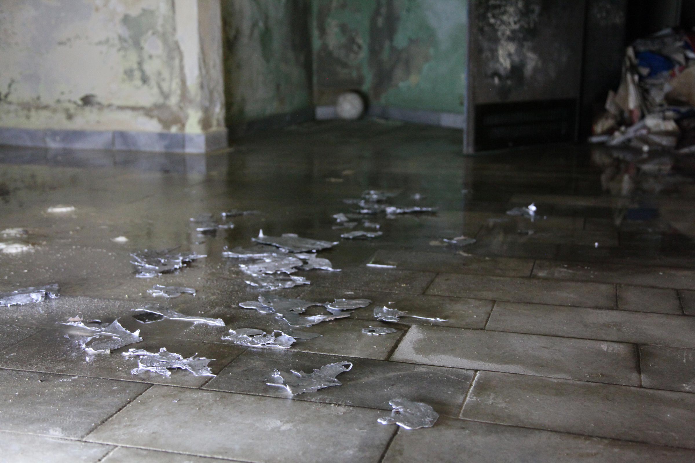 Violet Dennison, Soul on hold / were we ever alive, 2015, cast aluminum – Picture 2